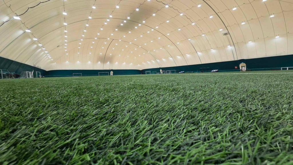 Liepojos futbolo maniežas iš vidaus
